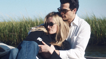 Love Story: Πώς προετοιμάστηκαν οι πρωταγωνιστές για τον ρόλο των JFK Jr. και Carolyn Bessette-Kennedy
