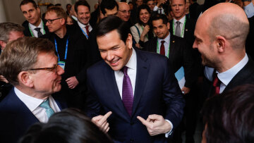 «Συμβουλευτική ζεύγους» ΗΠΑ και ΕΕ πριν το διαζύγιο; Το ήπιο μήνυμα Ρούμπιο στο Μόναχο δεν αλλάζει την πίεση προς την Ευρώπη