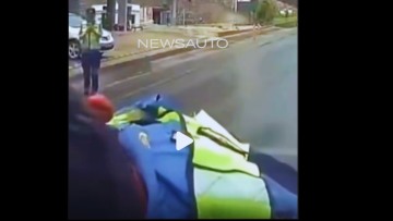 Απίστευτο video: Αστυνομικός σκηνοθετεί τον τραυματισμό του για αποζημίωση