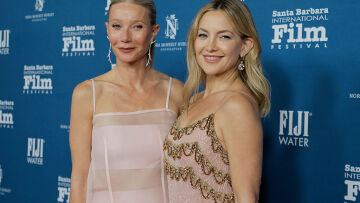 Γκουίνεθ Πάλτροου - Κέιτ Χάντσον: Μαζί στο κόκκινο χαλί - Η γλυκιά αγκαλιά και τα κομψά φορέματα 