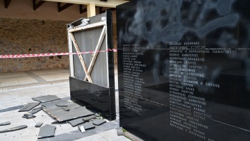 «Δεν έχουν ξαναγίνει τέτοιοι βανδαλισμοί» λένε στην Καισαριανή μετά τις φθορές στο μνημείο για τους 200 που εκτελέστηκαν στο Σκοπευτήριο