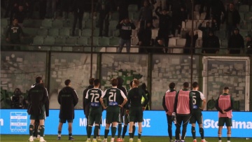 Ένταση στη Λεωφόρο μετά το 1-1 του Παναθηναϊκού με την ΑΕΛ, αποδοκιμασίες και συγκέντρωση οπαδών 