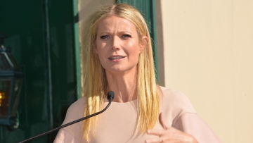 Η κόρη της Γκουίνεθ Πάλτροου ξεκαθαρίζει ότι δεν έχει αποβληθεί από το σχολείο της για εκφοβισμό