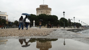 Καιρός: Βροχές και καταιγίδες και την Παρασκευή, αισθητή πτώση θερμοκρασίας το Σαββατοκύριακο, αίθριος την Καθαρά Δευτέρα