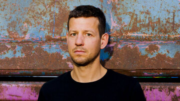 Εξαγριωμένοι θεατές πήγαν να λιντσάρουν ηθοποιό στη Γερμανία σε παράσταση, έπαιζε τον ακροδεξιό