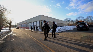 Μακελειό σε σχολικό αγώνα χόκεϊ στο Ρόουντ Άιλαντ: Οικογενειακή διαμάχη κατέληξε σε τρεις νεκρούς, δείτε βίντεο
