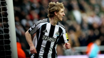 «Εξωγήινος» Γκόρντον: Διέλυσε τα ρεκόρ του Σίρερ με 4 γκολ σε ένα ημίχρονο!
