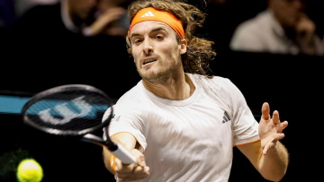 Εύκολα στα προημιτελικά στο Κατάρ ο Τσιτσιπάς, 2-0 τον Μεντβέντεφ, βίντεο 