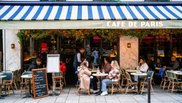 
6 στάσεις για καλό καφέ στο Παρίσι: Οι ωραιότεροι χώροι και τα κορυφαία χαρμάνια
