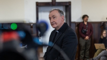 Πολωνία: Ένας επίσκοπος δικάζεται με την κατηγορία της συγκάλυψης σεξουαλικής κακοποίησης παιδιών από ιερείς