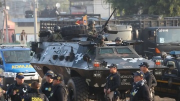 Στρατός και αστυνομία με τεθωρακισμένα στους δρόμους της Γουατεμάλας μετά τις δολοφονίες 11 αστυνομικών, δείτε βίντεο