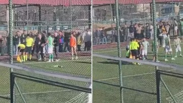 Αδιανόητο περιστατικό στην Τουρκία: Οπαδός πέταξε... πατίνι στο κεφάλι του επόπτη, βίντεο
