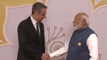 Στην Ινδία για το AI Summit ο Μητσοτάκης, η υποδοχή από τις χορεύτριες και η θερμή χειραψία με τον Μόντι, δείτε βίντεο