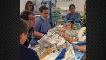 H εντυπωσιακή μεταφορά της Λίντσεϊ Βον στις ΗΠΑ μετά τον τραυματισμό της στους Χειμερινούς Ολυμπιακούς, δείτε βίντεο