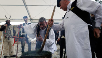 Μπουρανί: Το διονυσιακό καρναβάλι του Τυρνάβου μέσα από 20 φωτογραφίες