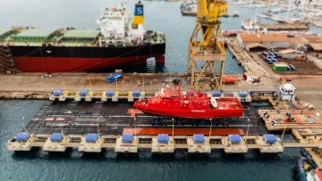 ΟΝΕΧ Ναυπηγεία Σύρου: Σε λειτουργία και πάλι μετά από 15 χρόνια το σύστημα ανέλκυσης πλοίων Syncrolift