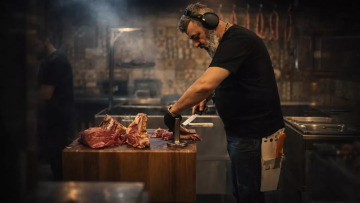 Agrios: Μια μοντέρνα κρεατοταβέρνα που αγαπάει τα τηγάνια και τις σχάρες