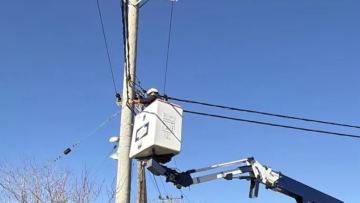 Αστυνομική επιχείρηση για ρευματοκλοπή στον Ασπρόπυργο, ξηλώθηκαν καλώδια 400 μέτρων 