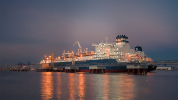 Η μάχη του LNG: Πώς φτάσαμε στη ρήξη Motor Oil – ΔΕΣΦΑ για το FSRU στην Κόρινθο