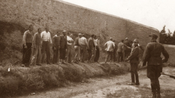 Καισαριανή: Πόσο αποτιμώνται οι 12  φωτογραφίες που θα αγοράσει το Δημόσιο, τι λένε έμπειροι συλλέκτες