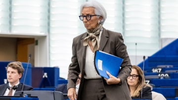 Μηνύματα Λαγκάρντ μετά τα σενάρια αποχώρησής της από την ΕΚΤ: Παραμένω προσηλωμένη στα καθήκοντά μου