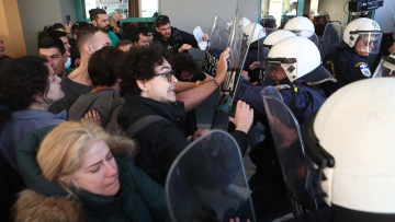 Επεισόδια στο νοσοκομείο Νίκαιας κατά την επίσκεψη Γεωργιάδη, δείτε βίντεο και φωτογραφίες
