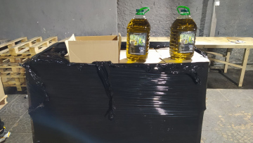 Σπείρα νόθευε ηλιέλαιο και το πουλούσε ως «εξαιρετικά παρθένο», τρεις συλλήψεις και διαφυγόντες φόροι 440.000€