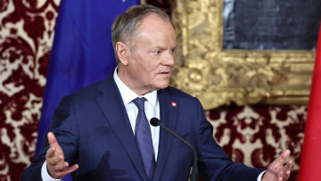 Ο Τουσκ καλεί τους Πολωνούς πολίτες να εγκαταλείψουν άμεσα το Ιράν