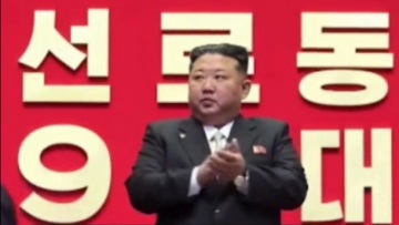 Ύμνοι του Κιμ Γιόνγκ Ουν για τις «μεγάλες επιτυχίες» της Βόρειας Κορέας μπροστά σε 5.000 συνέδρους 