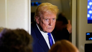 Ο Τραμπ άφησε ανοιχτό το ενδεχόμενο για ένα περιορισμένο πλήγμα στο Ιράν: «Το σκέφτομαι»