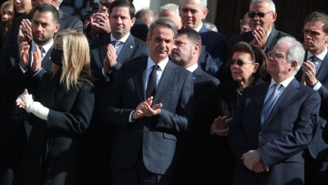 «Όταν κυβερνούν ανίκανοι, ένοχοι είναι οι ικανοί»: Το χειρόγραφο μήνυμα της Αρβελέρ στον Μητσοτάκη το 2015 με το οποίο τον προέτρεπε να αναλάβει την ηγεσία της ΝΔ