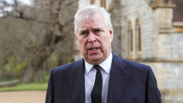 Ο λόγος της σύλληψης του έκπτωτου πρίγκιπα Άντριου, τα email στον Επστάιν που τον «έκαψαν» και τα επόμενα βήματα των Αρχών