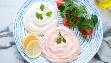 Ροζ ή λευκός ταραμάς; Οι διαφορές τους και ποιον επιλέγουμε (+συνταγές)
