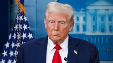 Επίθεση Τραμπ στους δικαστές για τους δασμούς, επιβάλλω καθολικό δασμό 10%: Δείτε live τη συνέντευξη Τύπου