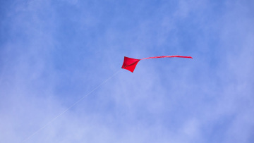 ΑΔΜΗΕ: Προειδοποίηση για χαρταετούς κοντά σε γραμμές Υψηλής Τάσης – Κίνδυνος ηλεκτροπληξίας και διακοπών ρεύματος
