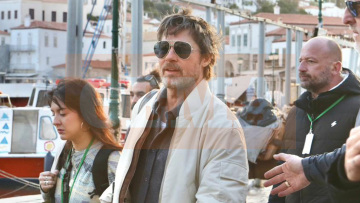 Η βίλα που μένει ο Μπραντ Πιτ στην Ύδρα: Ήταν του Κώστα Μπουτάρη, ανήκει πλέον στον Βρετανό Φίλιπ Κόλμπερτ