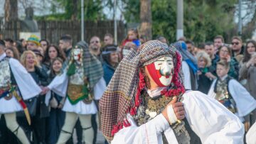 Αποκριά, η ελληνική: Έθιμα σε πόλεις και χωριά από τον Βορρά μέχρι τον Νότο
