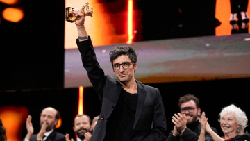 Χρυσή Άρκτος στο φεστιβάλ Βερολίνου στα Κίτρινα Γράμματα του Ιλκέρ Τσατάκ