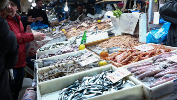 Ακριβότερο φέτος το τραπέζι της Καθαράς Δευτέρας, αυξήσεις έως 30% 