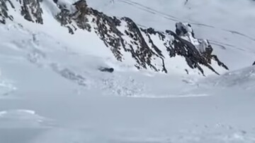 «Θαύμα» των Άλπεων: Βρετανός σκιέρ παρασύρθηκε από χιονοστιβάδα, θάφτηκε στο χιόνι και τον έσωσαν οι φίλοι του, δείτε βίντεο
