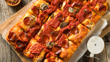 Pizzaroo: Το νέο στοίχημα του Jackaroo είναι η διάσημη πίτσα σε στυλ Ντιτρόιτ