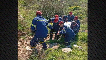 Άνδρας έπεσε από μεγάλο ύψος στο Γαλάτσι, προσπαθώντας να πετάξει χαρταετό