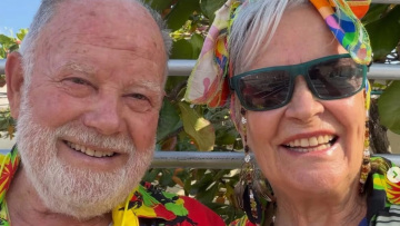 Το ζευγάρι που στα 80 του γίνεται πρωτοσέλιδο σε όλο τον κόσμο: «Η ηλικία δεν είναι εμπόδιο»