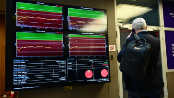 Χρηματιστήριο: Τρίτη σερί πτώση με τραπεζικό sell off, ποια blue chips έστησαν αναχώματα