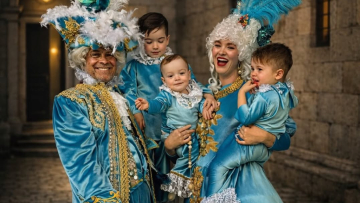 Ο Χάρης Χριστόπουλος πήγε στο καρναβάλι της Λευκάδας με την οικογένειά του
