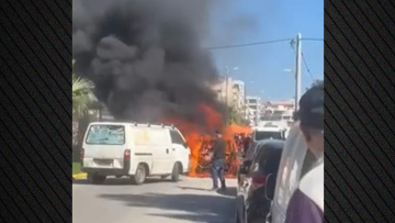 Άφησε το αμάξι του για να πάει στη λαϊκή στον Άλιμο και έπιασε φωτιά, δείτε βίντεο