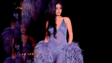 Chali XCX, το outsider που έγινε mega star