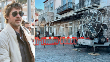 Μπραντ Πιτ: Σήμερα το γύρισμα της σκηνής με την τεχνητή βροχή στην Ύδρα - Ο μεγάλος ανεμιστήρας και η αποθήκη που έγινε φαρμακείο του ’80 