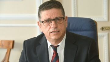 Ξεκίνησε η δίκη για τη διαπόμπευση του πρώην πρύτανη του Οικονομικού Πανεπιστημίου