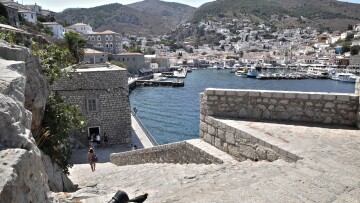 Ύδρα: Οδηγός για το αρχοντικό νησί με τη μεγάλη ναυτική παράδοση